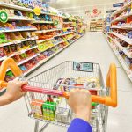 Qanun icazə verir, marketlər “olmaz” deyir – Azərbaycanda qalmaqallı qadağa