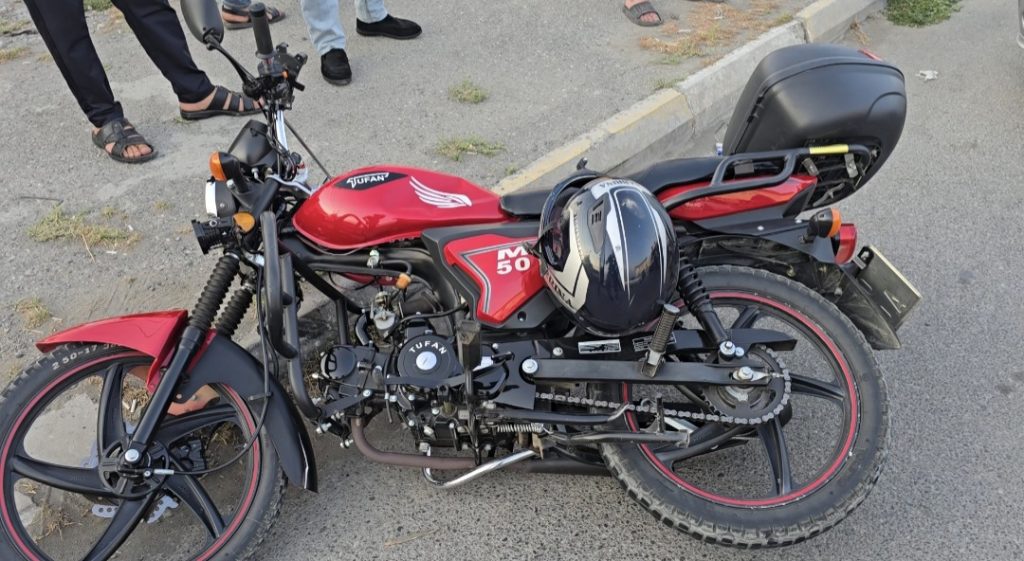 Bərdədə avtomobillə motosiklet toqquşdu, xəsarət alan var – FOTO