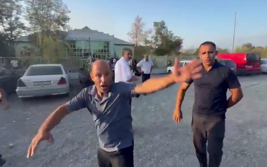 İTV əməkdaşlarının çəkiliş aparmasına mane oldular – Polis araşdırır – Video
