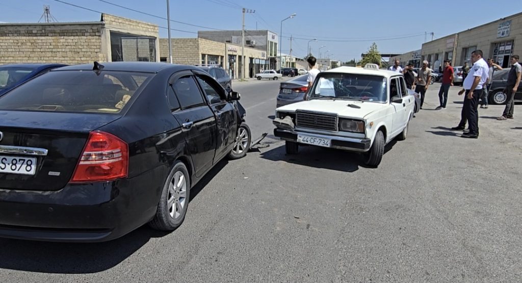 Bərdədə yol-nəqliyyat hadisəsi: iki avtomobil toqquşdu-FOTO